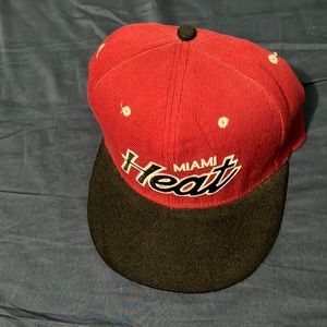 Mitchell & Ness burgundy Miami Heat SnapBack